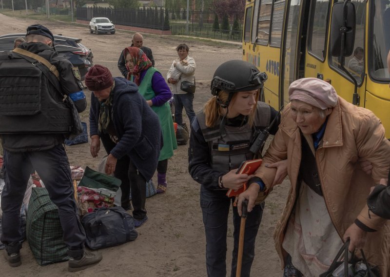 Rusi zauzeli desetak naselja u regiji Harkiv, evakuirano više od 4500 osoba