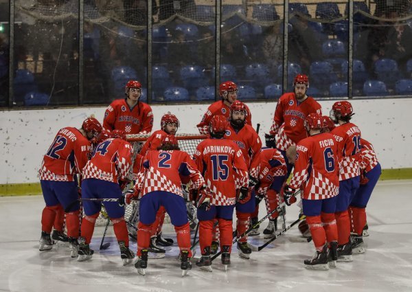 Hrvatski hokejaši nadigrali domaćina Srbiju i izborili plasman u viši rang